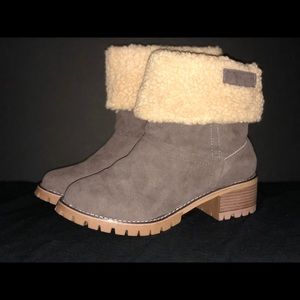 Fuzzy heeled boots (ankle)